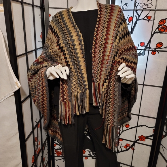 WOVEN HEART LADIES SHAWL WRAP WITH TASSELED SHAG/SIZE SMALL MEDIUM - Picture 14 of 14